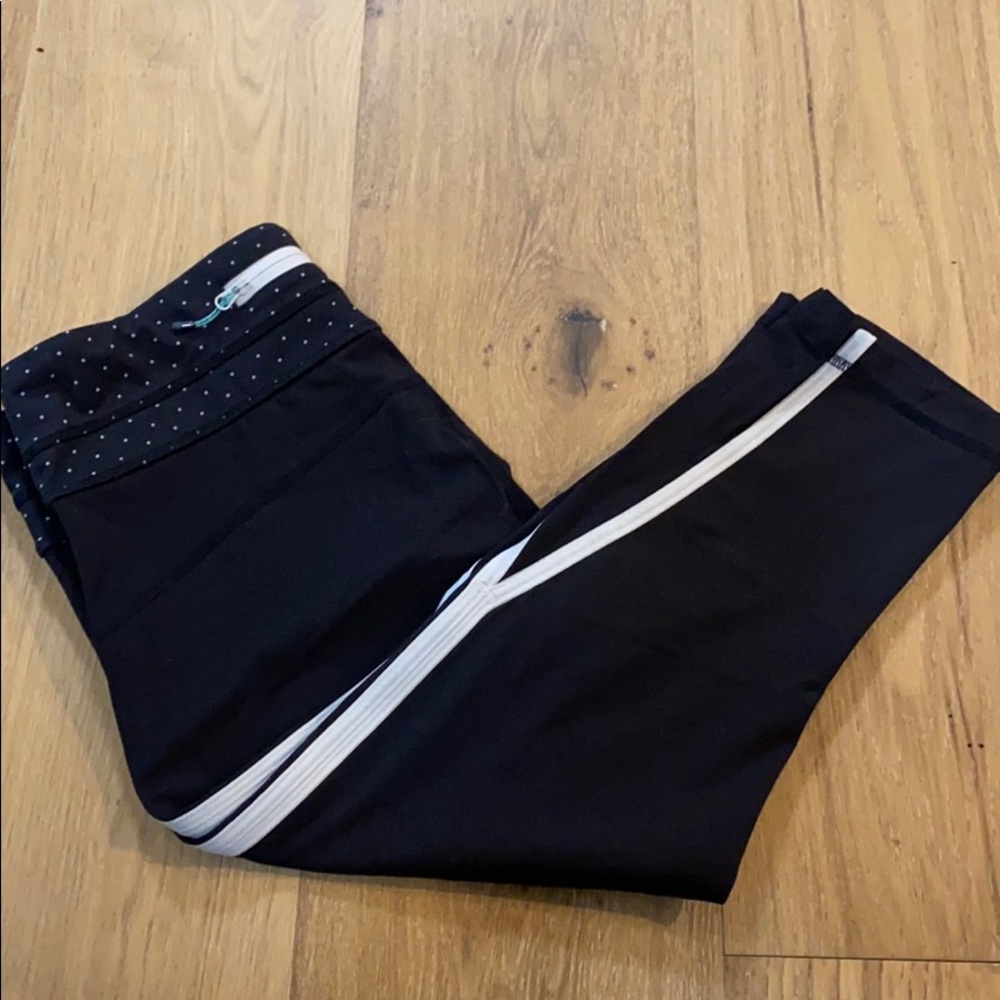 Lululemon crops. Size 8